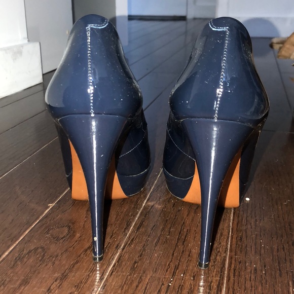 Gucci Patent Leather Pumps - Picture 5 of 8